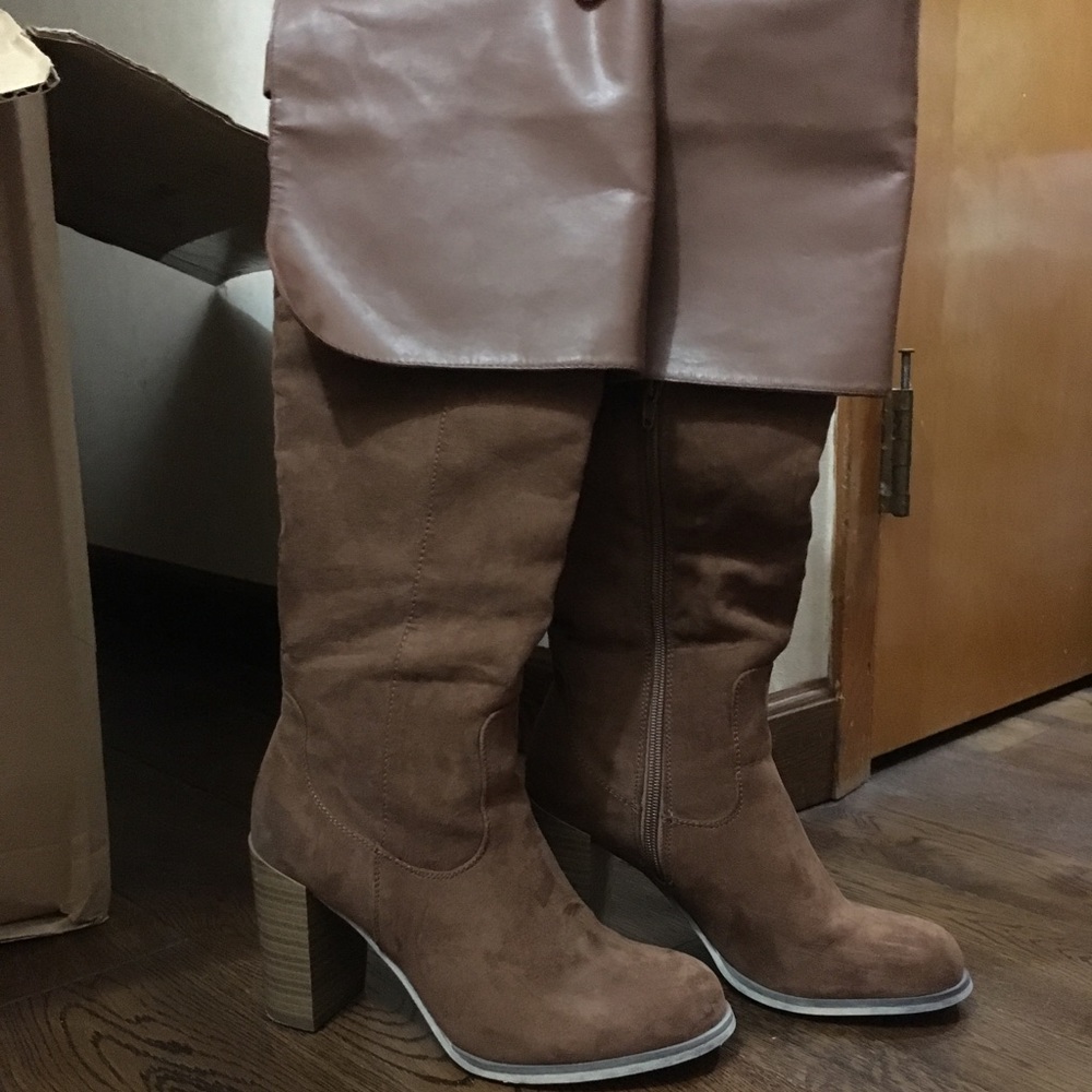 Suede brown boots